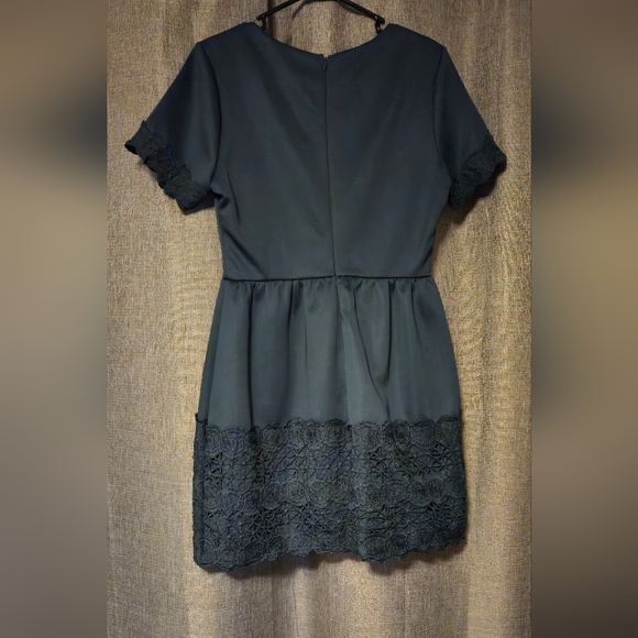 Francesca’s Deep Green Lace Trim Dress - Picture 2 of 4